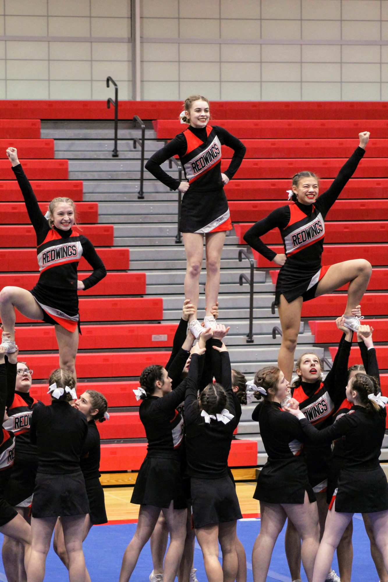WI wins middle school cheerleading title; BMS second